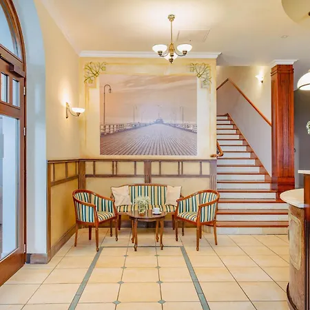 Sedan - Destigo ホテル