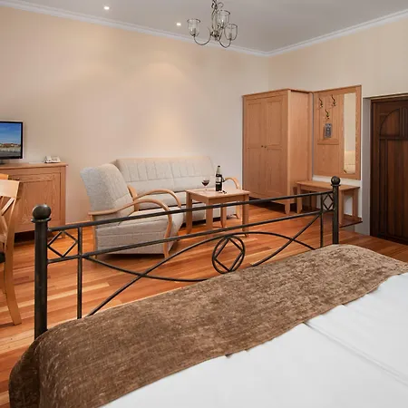 Sedan - Destigo ホテル