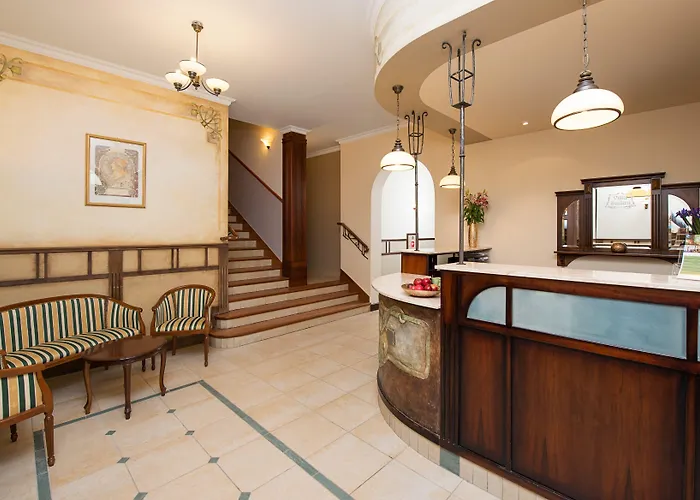 Sedan - Destigo ホテル 2*